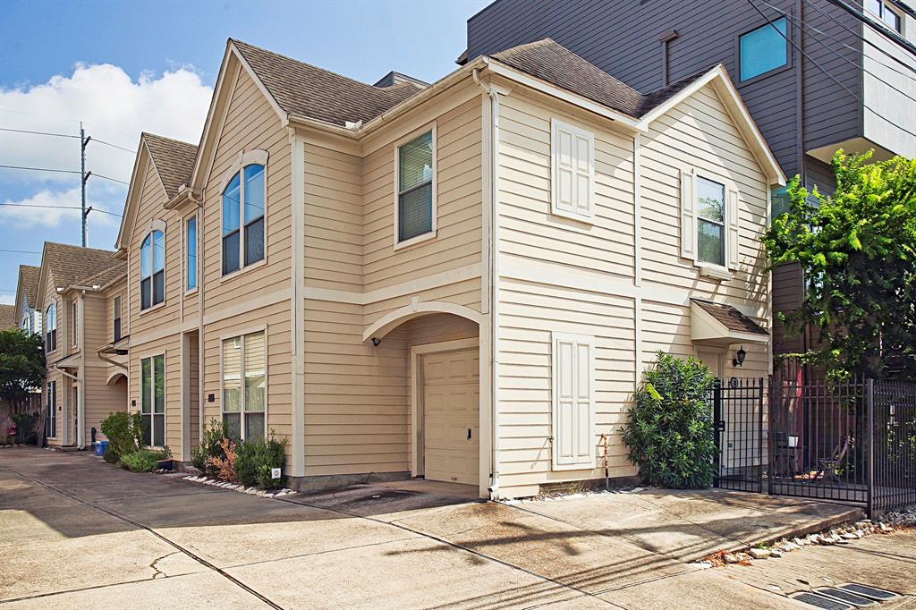 Impressive and recently updated townhome in a fantastic Midtown/Montrose location. Two story with first floor living. This townhome includes an extra parking spot and a nice sized patio/deck for relaxing outdoors. NO FLOODING DURING HARVEY!