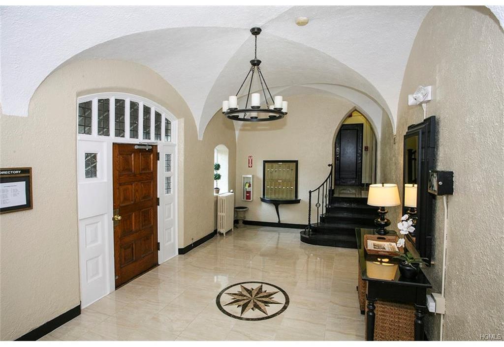 26 Pondfield Road West, Unit 4B Bronxville, NY 10708 - Photo 2 of 21 Gallery Image 2