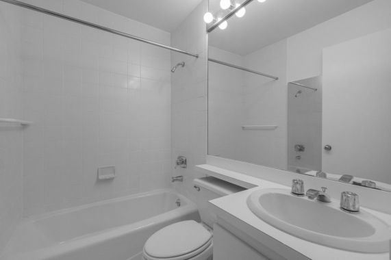 124 West 60th Street, Unit 23N Manhattan, NY 10023 - Photo 5 of 9