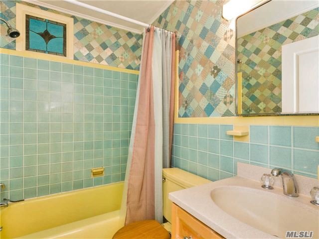 11 Dunlop Road Huntington, NY 11743 - Photo 9 of 17 Gallery Image 9