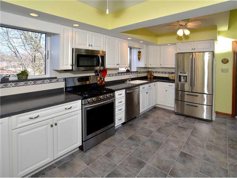 1007 Jefferson Heights Road Penn Hills, PA 15235 - Photo 3 of 25
