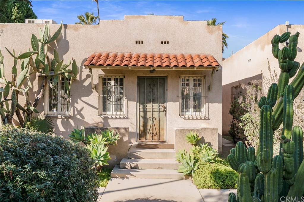 4061 Mission Inn Avenue Riverside, CA 92501 - Photo 5 of 30 Each building has two main doors, providing up to 8 separate offices or apartments.
