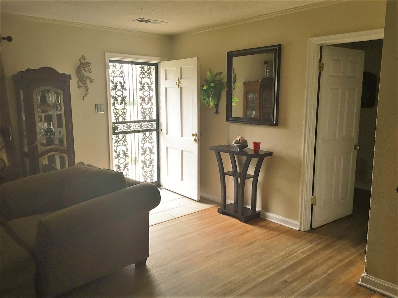 4628 Verne Road Memphis, TN 38117 - Photo 5 of 15