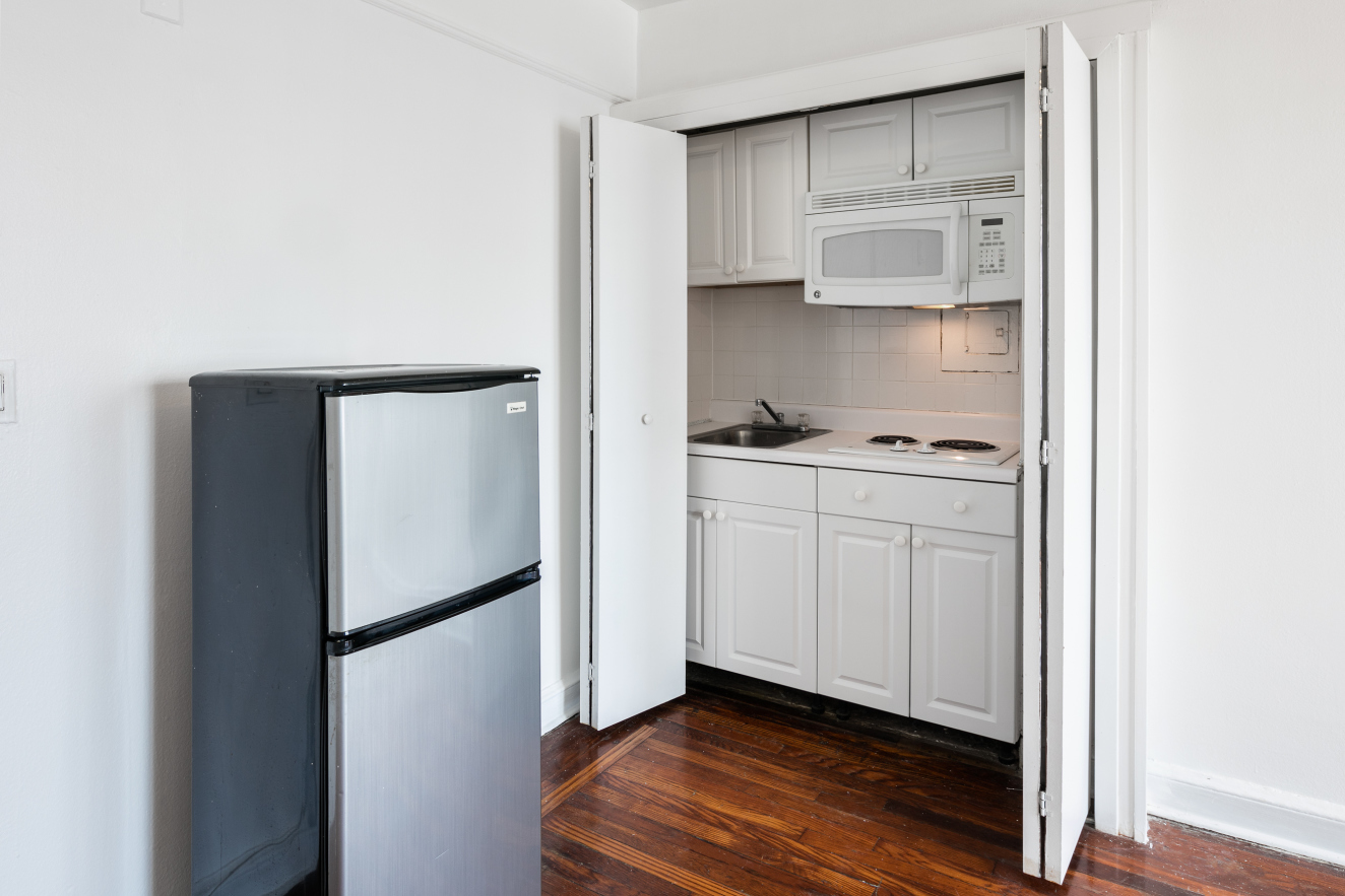 5 Tudor City Place, Unit 926 Manhattan, NY 10017 - Photo 3 of 5