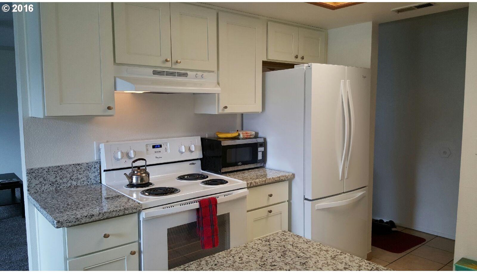 12510 Southeast Stark Street Portland, OR 97233 - Photo 16 of 20