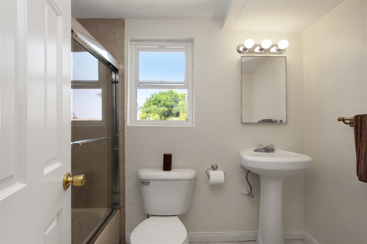 809 Raintree Place Vista, CA 92084 - Photo 12 of 25 Gallery Image 12