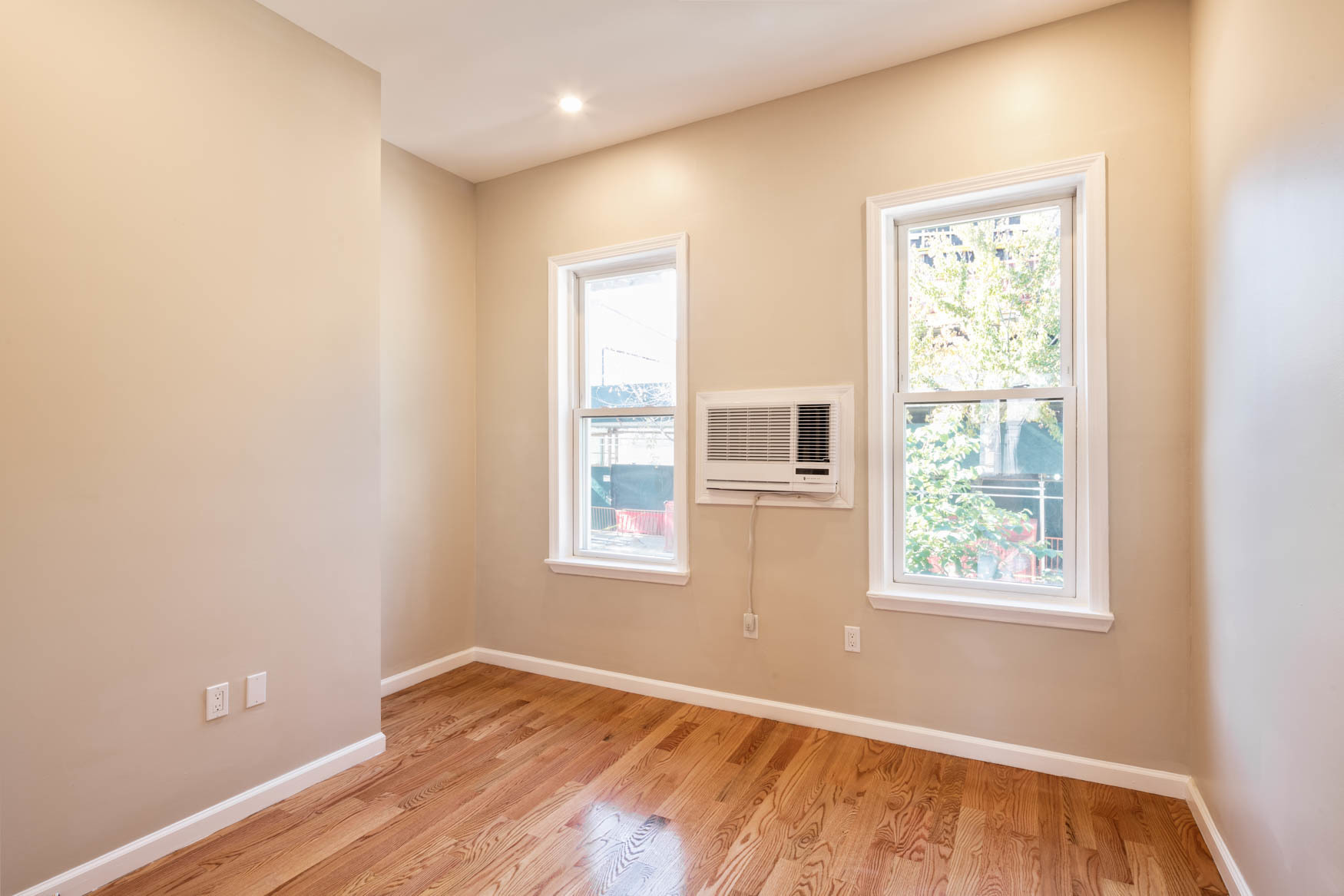 358 Leonard Street Brooklyn, NY 11211 - Photo 5 of 11
