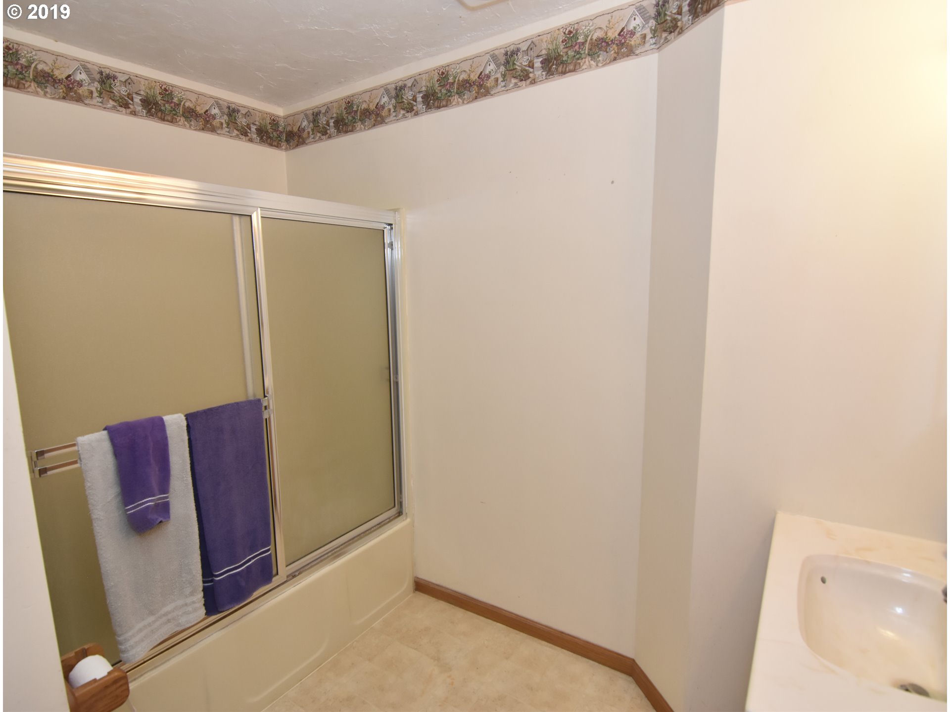 806 South 57th Street Springfield, OR 97478 - Photo 9 of 25