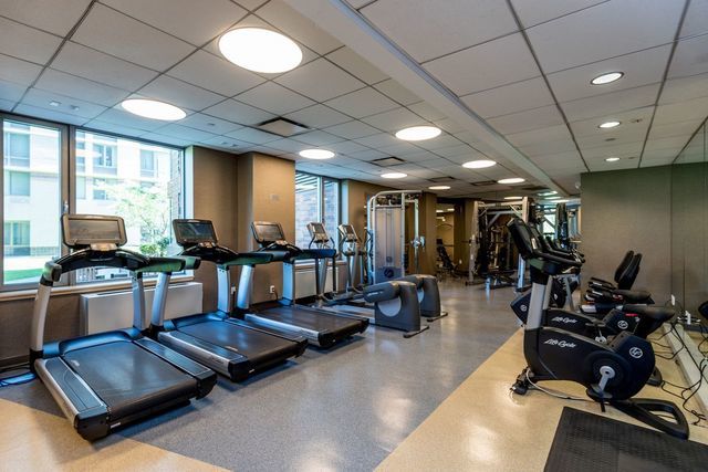 Riverwalk Place 455 Main St, Manhattan, NY 10044 - Photo 2 of 4