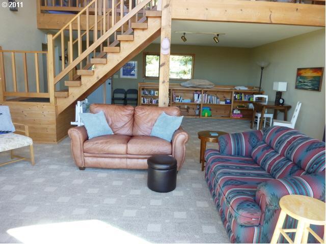 94115 Doyle Point Road Gold Beach, OR 97444 - Photo 9 of 16 Gallery Image 9