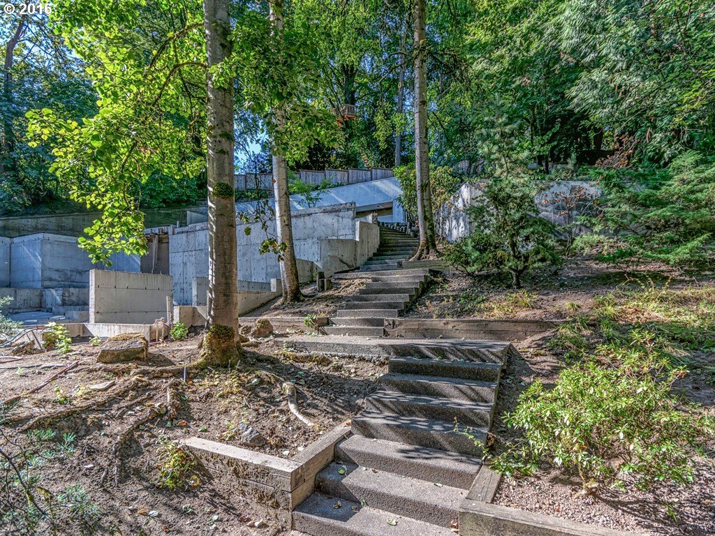 11159 Southwest Riverwood Road Portland, OR 97219 - Photo 10 of 18 Gallery Image 10