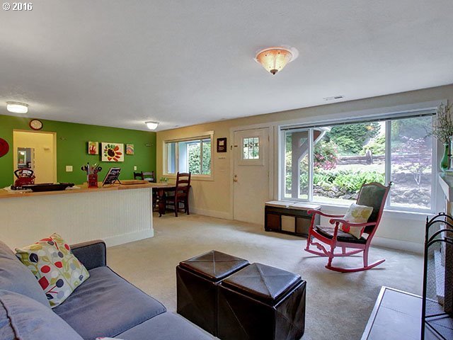 2802 Southwest Mitchell Court Portland, OR 97239 - Photo 7 of 32 Gallery Image 7
