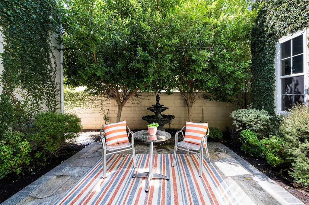 20 Winfield Drive Ladera Ranch, CA 92694 - Photo 8 of 47 Courtyard opposite of formal dining room ~ Charming like a French Bistro ~