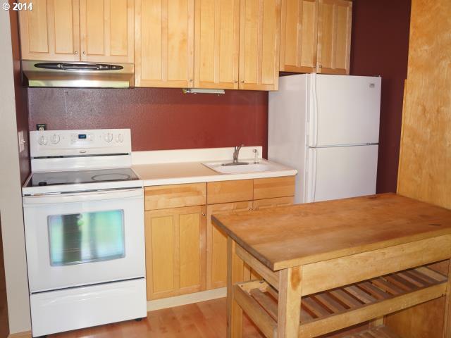 7548 Southwest Barnes Road, Unit B Portland, OR 97225 - Photo 8 of 14 Gallery Image 8