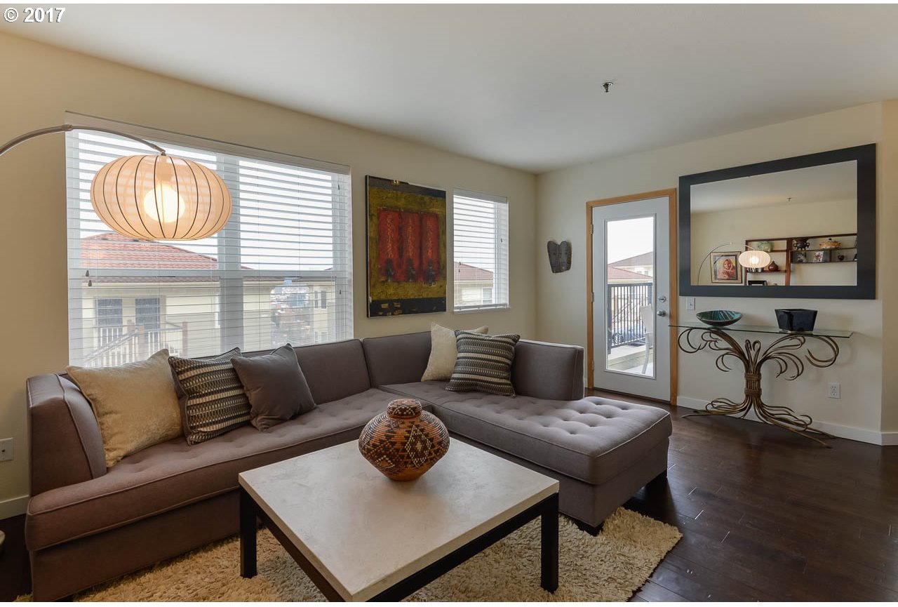 423 Northwest Uptown Terrace, Unit 1A Portland, OR 97210 - Photo 4 of 18