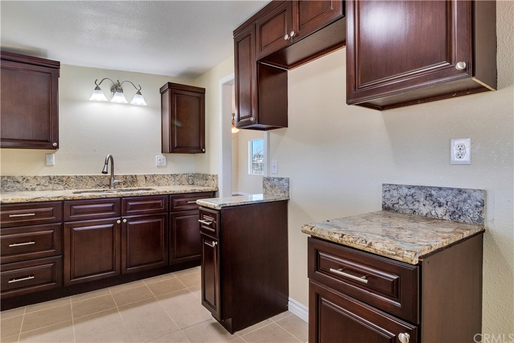 15943 Pine Street Hesperia, CA 92345 - Photo 7 of 21