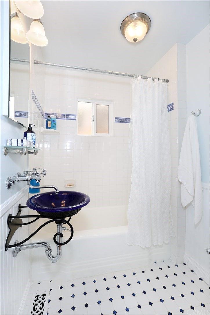 360 Ruby Street Laguna Beach, CA 92651 - Photo 9 of 15