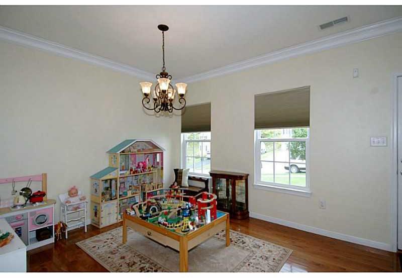 127 Walnut Drive McKees Rocks, PA 15136 - Photo 8 of 25 Gallery Image 8