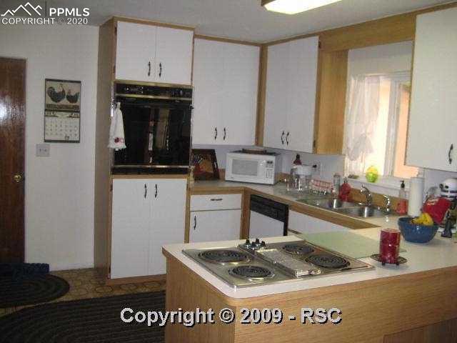 614 Valley Road Colorado Springs, CO 80904 - Photo 6 of 16 kitchen