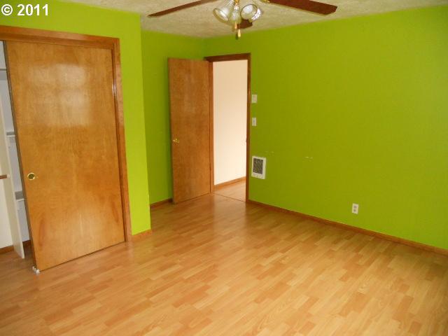 4712 Lone Oak Road Southeast Salem, OR 97302 - Photo 8 of 16 Gallery Image 8