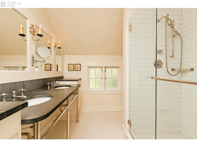 12525 Southwest Edgecliff Road Portland, OR 97219 - Photo 10 of 15 Gallery Image 10