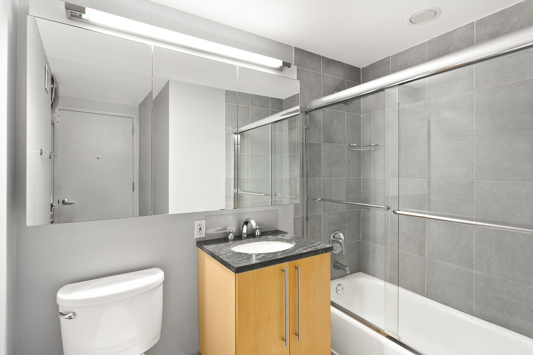 242 East 25th Street, Unit 3A Manhattan, NY 10010 - Photo 5 of 8