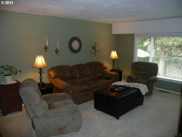 8287 Southwest Tygh Loop Tualatin, OR 97062 - Photo 4 of 12 Gallery Image 4