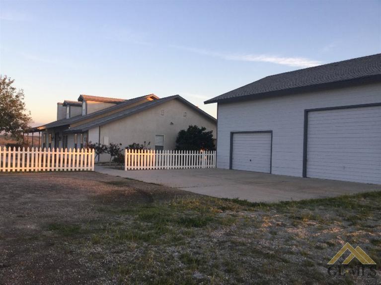 1320 Gretlein Road Bakersfield, CA 93308 - Photo 6 of 20 Gallery Image 6