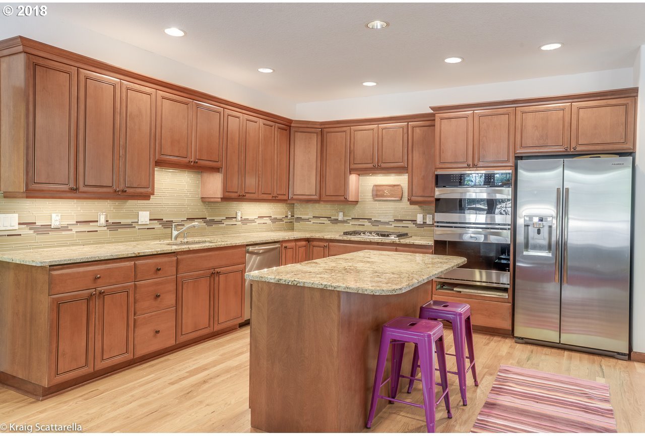 3123 Southwest Huber Street Portland, OR 97219 - Photo 12 of 23