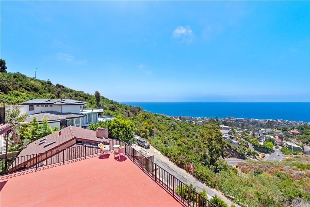 1055 Summit Drive Laguna Beach, CA 92651 - Photo 7 of 75