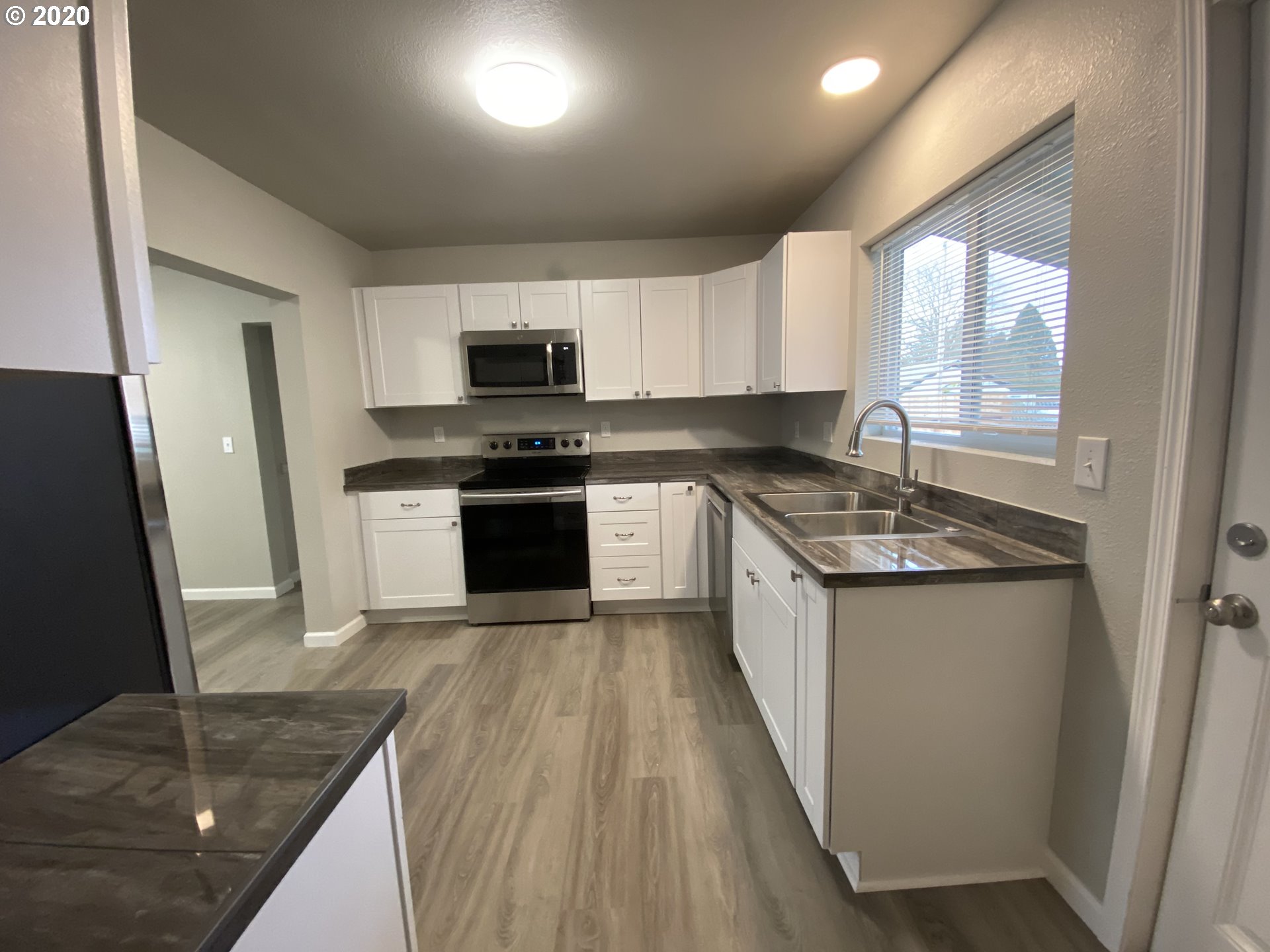 3848 Oregon Avenue Springfield, OR 97478 - Photo 3 of 23