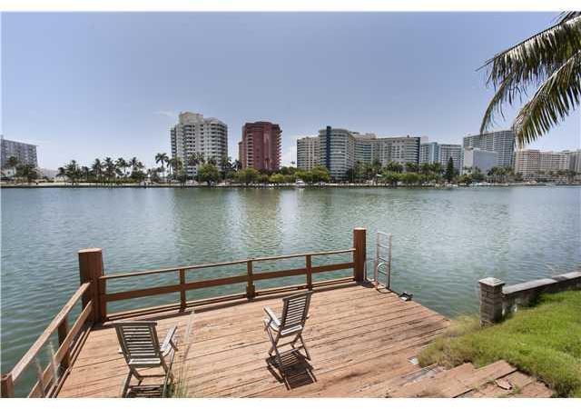 5311 Pine Tree Drive Miami Beach, FL 33140 - Photo 3 of 25