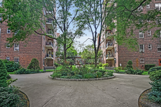 3850 Hudson Manor Terrace, Unit 4BE Bronx, NY 10463 - Photo 11 of 12