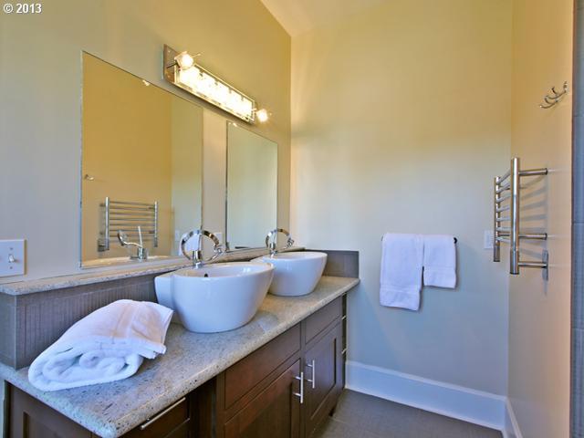 2160 Southwest Main Street Portland, OR 97205 - Photo 12 of 16 Gallery Image 12