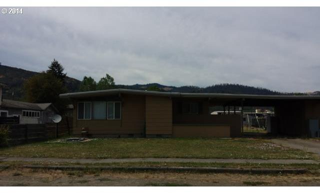 424 4th Avenue Riddle, OR 97469 - Photo 1 of 6