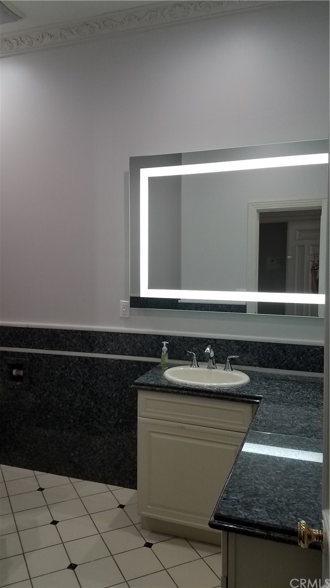 11019 Rives Avenue Downey, CA 90241 - Photo 5 of 12