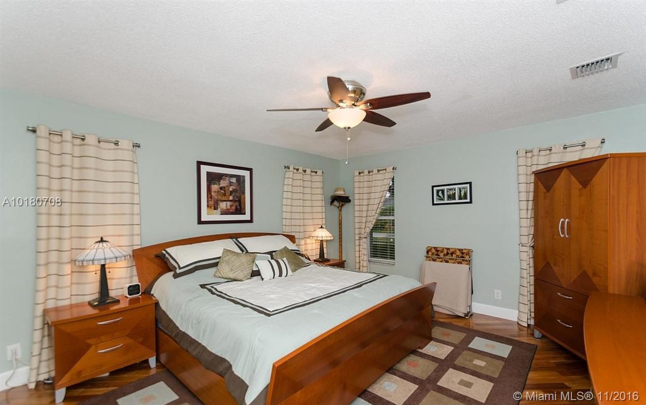 940 Southwest 74th Terrace Plantation, FL 33317 - Photo 19 of 25