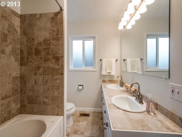 1330 Southwest Dolph Street Portland, OR 97219 - Photo 9 of 16 Gallery Image 9