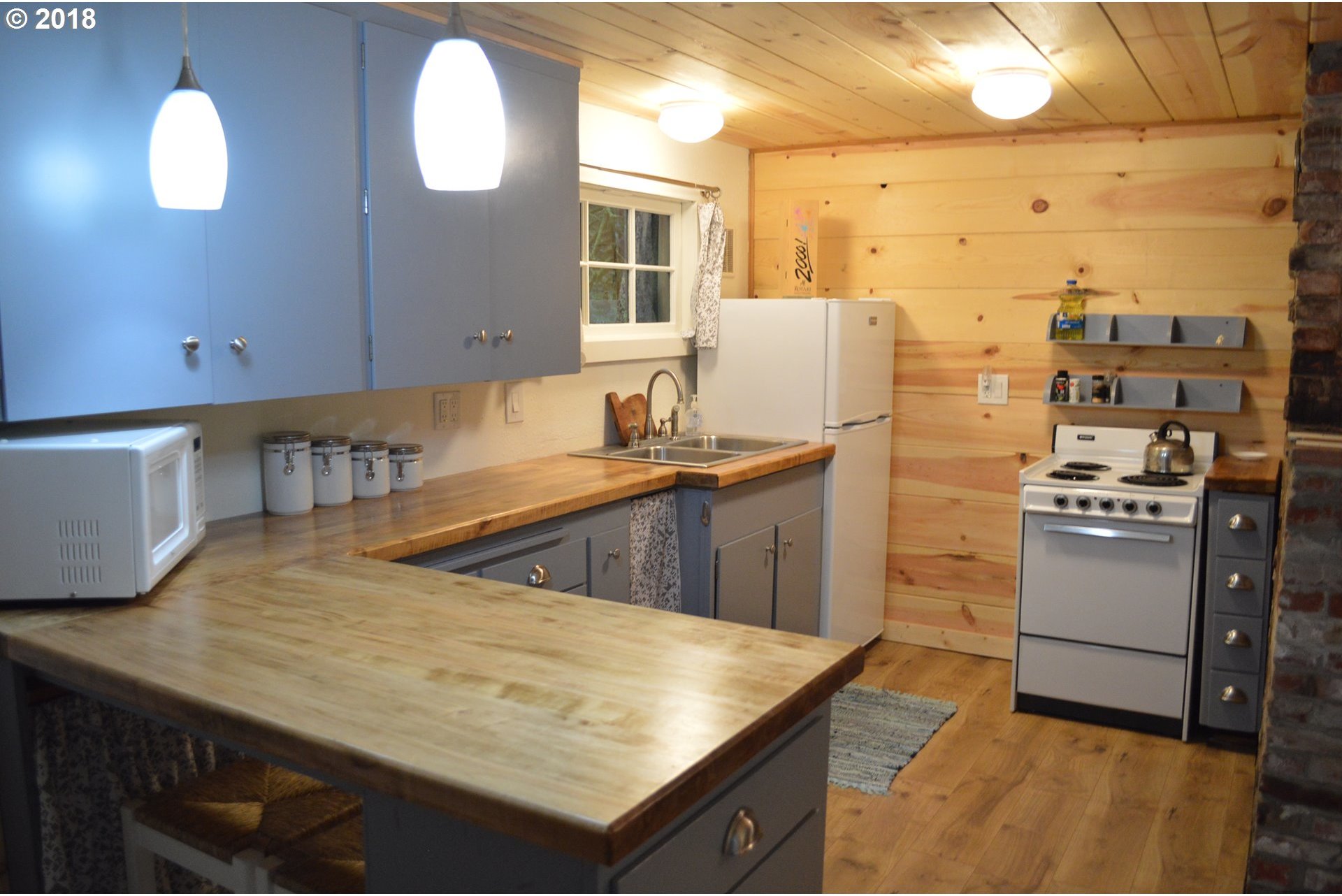 28018 Road 12 Rhododendron, OR 97049 - Photo 10 of 28 Gallery Image 10