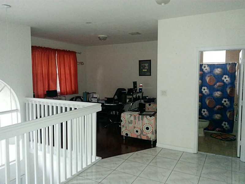 2398 Southwest 132nd Terrace Miramar, FL 33027 - Photo 5 of 7
