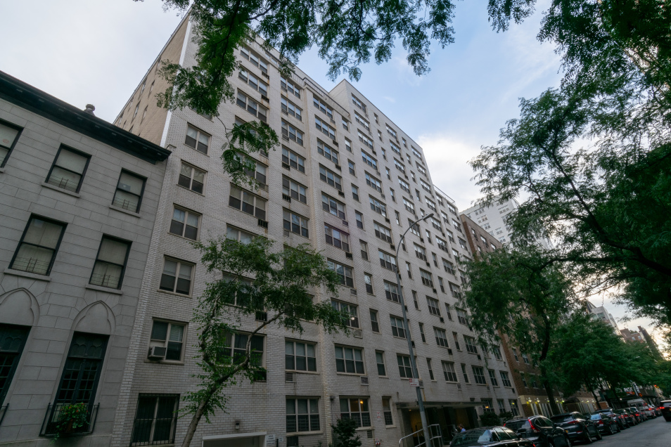 222 E 19th St, Manhattan, NY 10003 - Photo 2 of 3