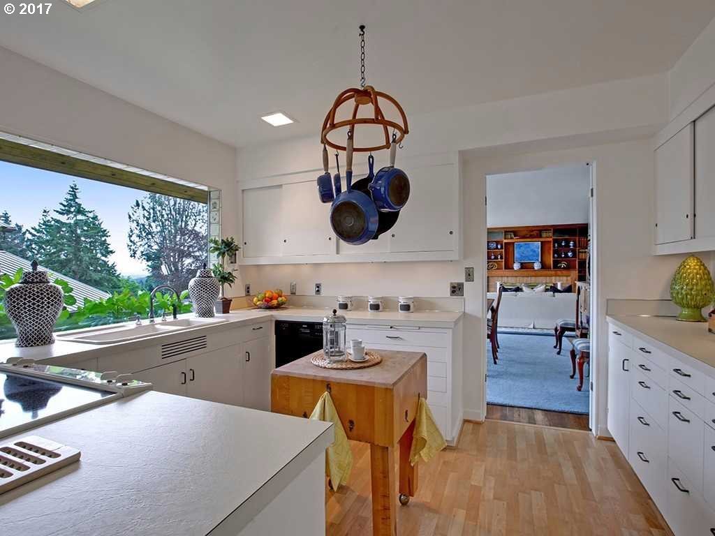 3200 Southwest Hamilton Street Portland, OR 97239 - Photo 20 of 25 Gallery Image 20