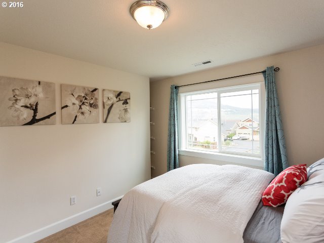 2887 Son-Rise Loop Hood River, OR 97031 - Photo 12 of 32 Gallery Image 12