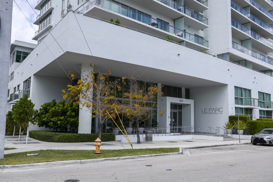 LE PARC AT BRICKELL 1600 SW 1st Ave, Miami, FL 33129 - Photo 2 of 2