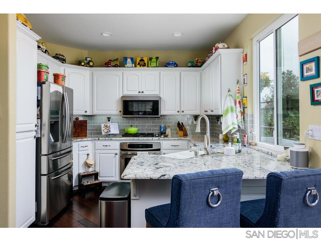 1174 Cambria Way Encinitas, CA 92024 - Photo 9 of 25 Gallery Image 9