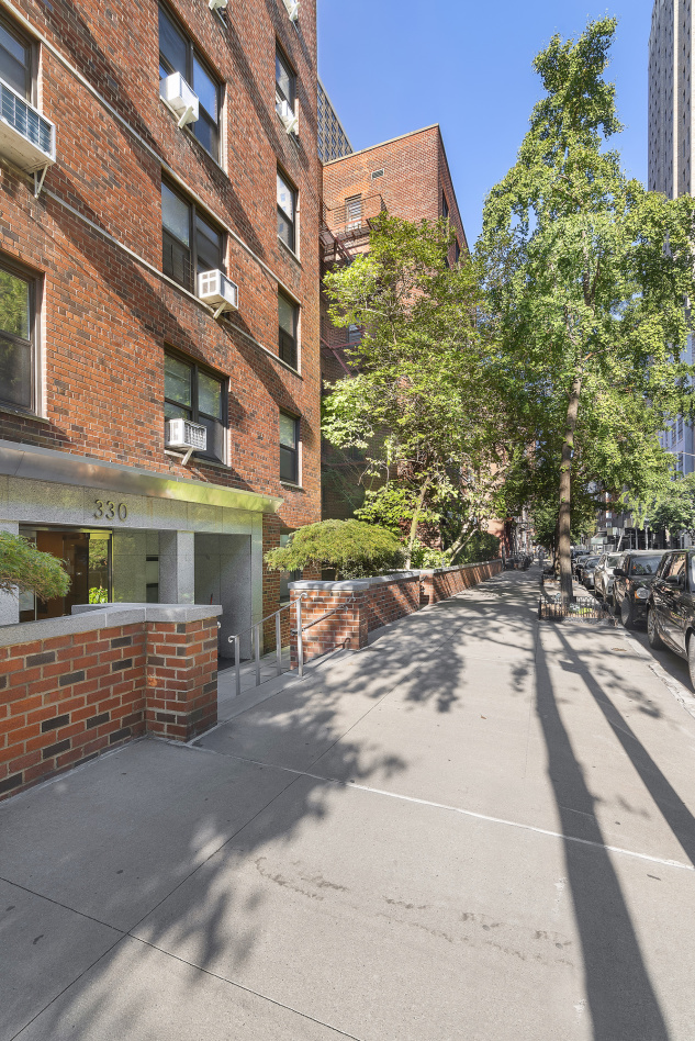 330 East 80th Street, Unit 5KL Manhattan, NY 10075 - Photo 8 of 10