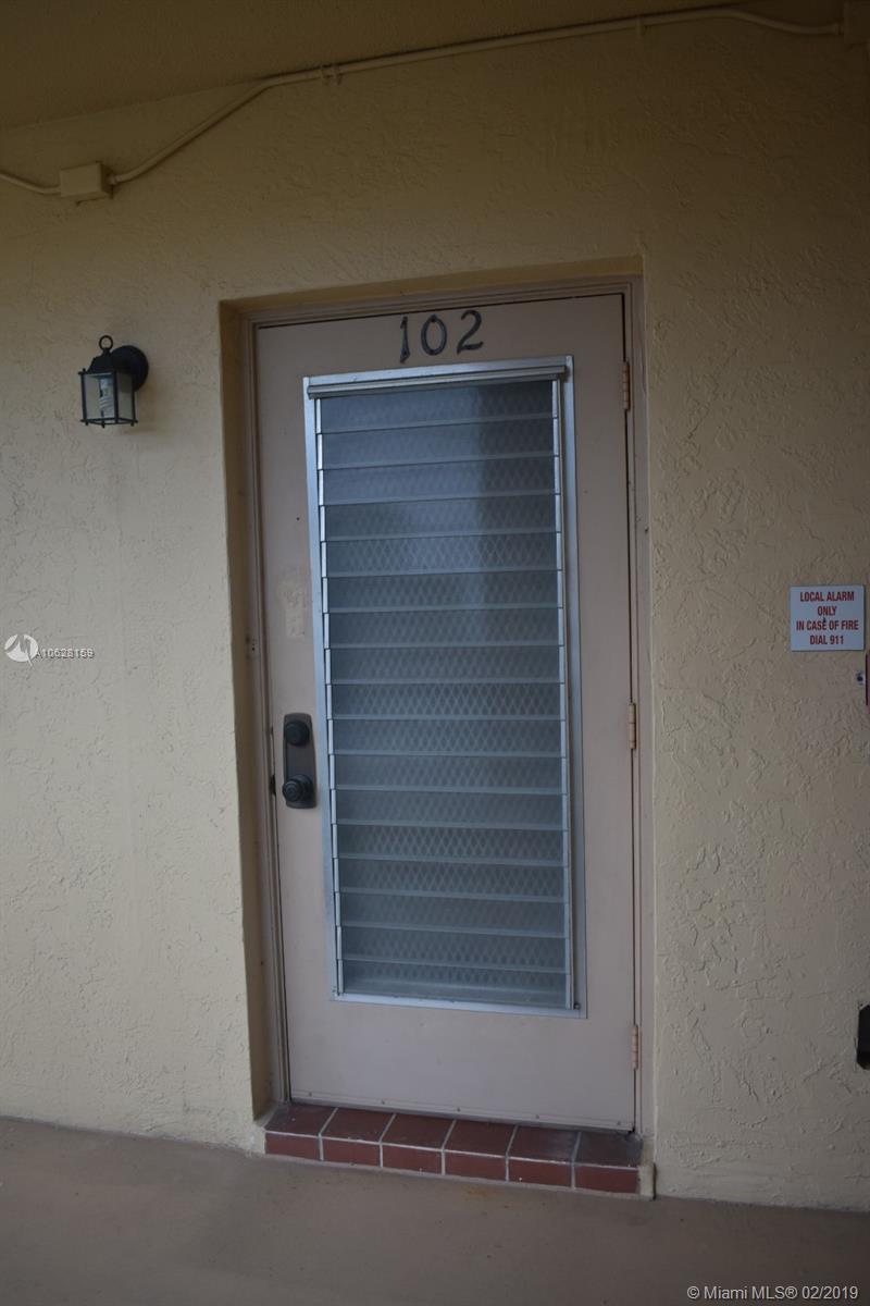 301 Cambridge Road, Unit 102 Hollywood, FL 33024 - Photo 3 of 14 Gallery Image 3