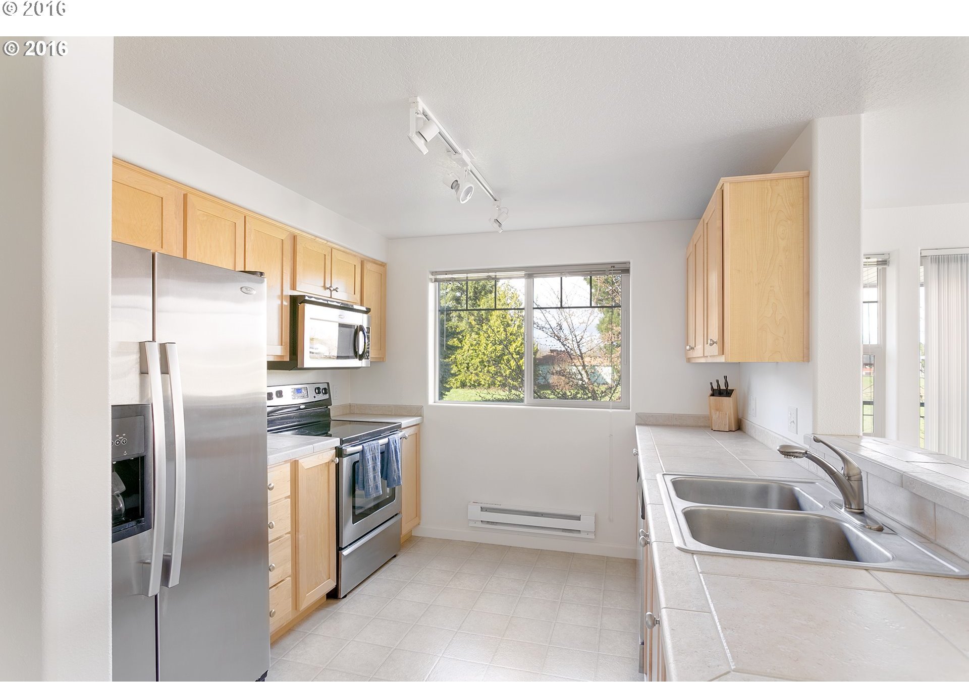 790 Northwest 185th Avenue Beaverton, OR 97006 - Photo 4 of 14