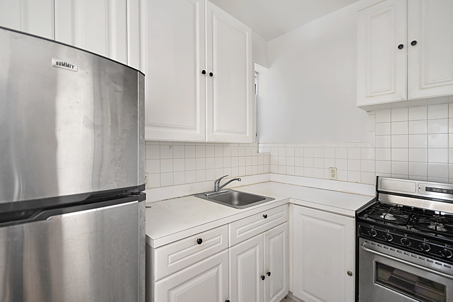247 East 81st Street, Unit 2C Manhattan, NY 10028 - Photo 4 of 6