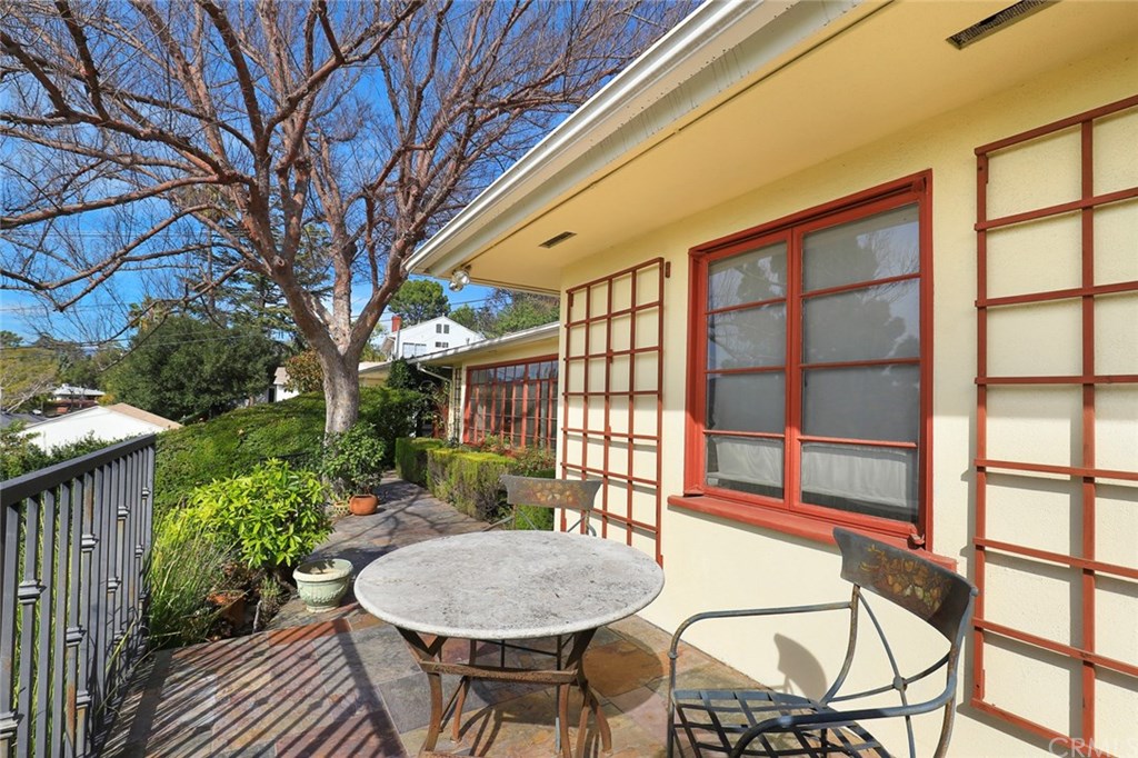 356 Cherry Drive Pasadena, CA 91105 - Photo 6 of 30